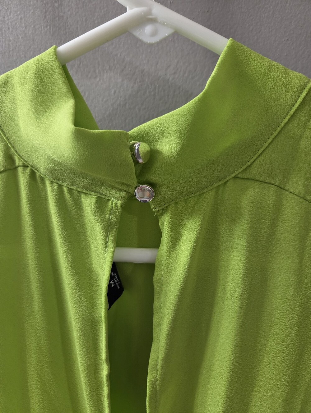 New York & Co. Lime Green Sleeveless Romper with Partial Open Back. Sz M - Picture 4 of 12